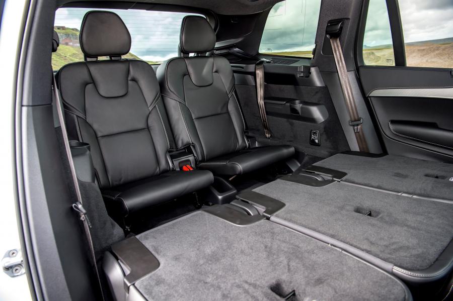 Интерьер Volvo XC90 T8 Twin Engine R-Design 2019 года  (UK) (фото 14 из 40)